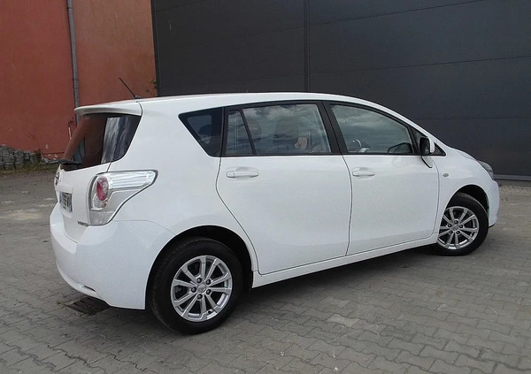 Toyota Verso cena 28900 przebieg: 235000, rok produkcji 2011 z Karczew małe 436